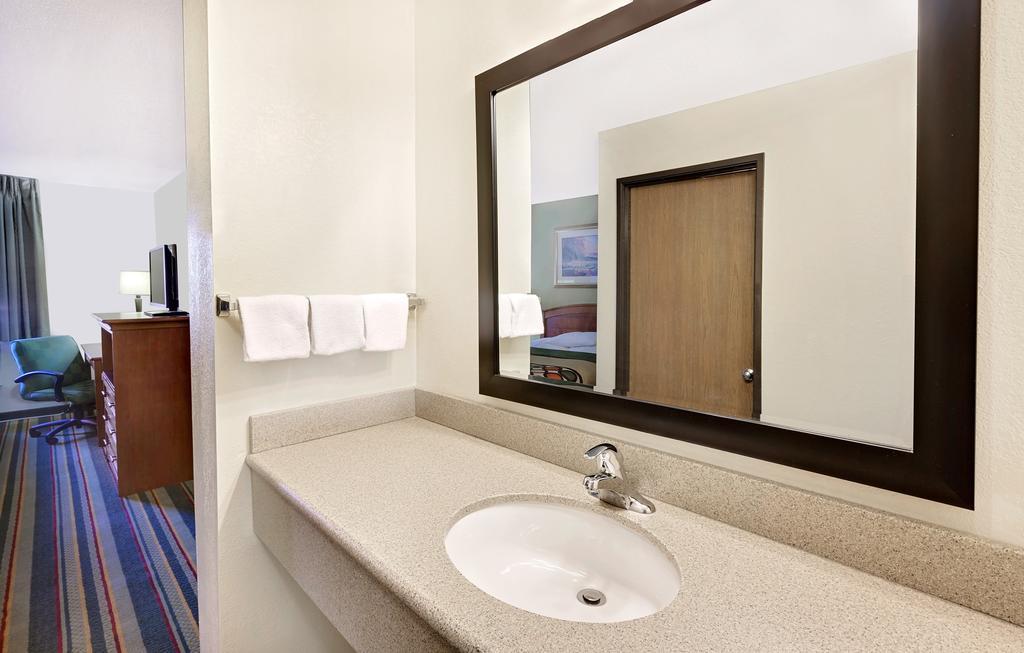 Super 8 By Wyndham Mt. Pleasant Otel Mount Pleasant Dış mekan fotoğraf